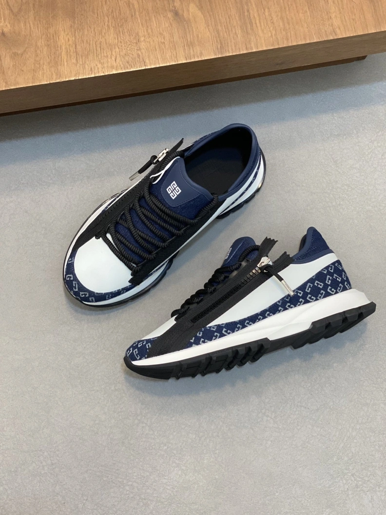 AllSeason Gxvxnchy Sneakers 152401