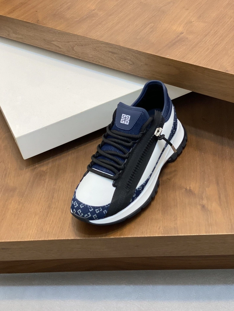 AllSeason Gxvxnchy Sneakers 152401