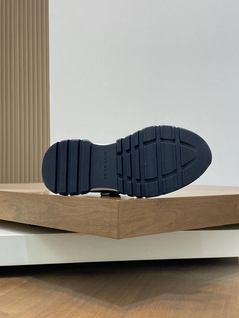 AllSeason Gxvxnchy Sneakers 152401