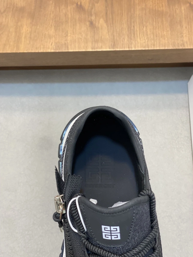 Gxvxnchy Sneakers Stylish 152399
