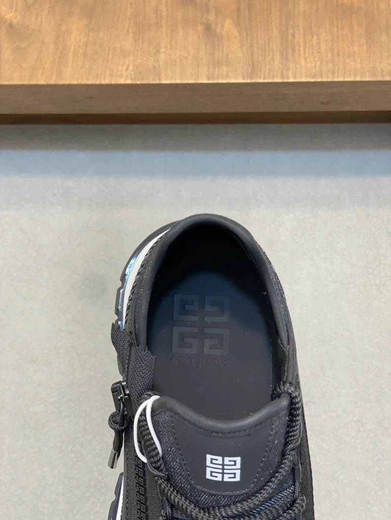 Functional Gxvxnchy Sneakers 152398