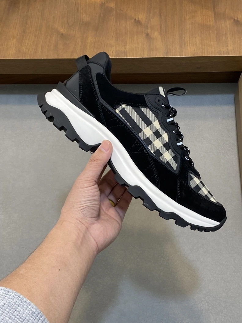 Trendsetting Bxrbxrry Sneakers 114534