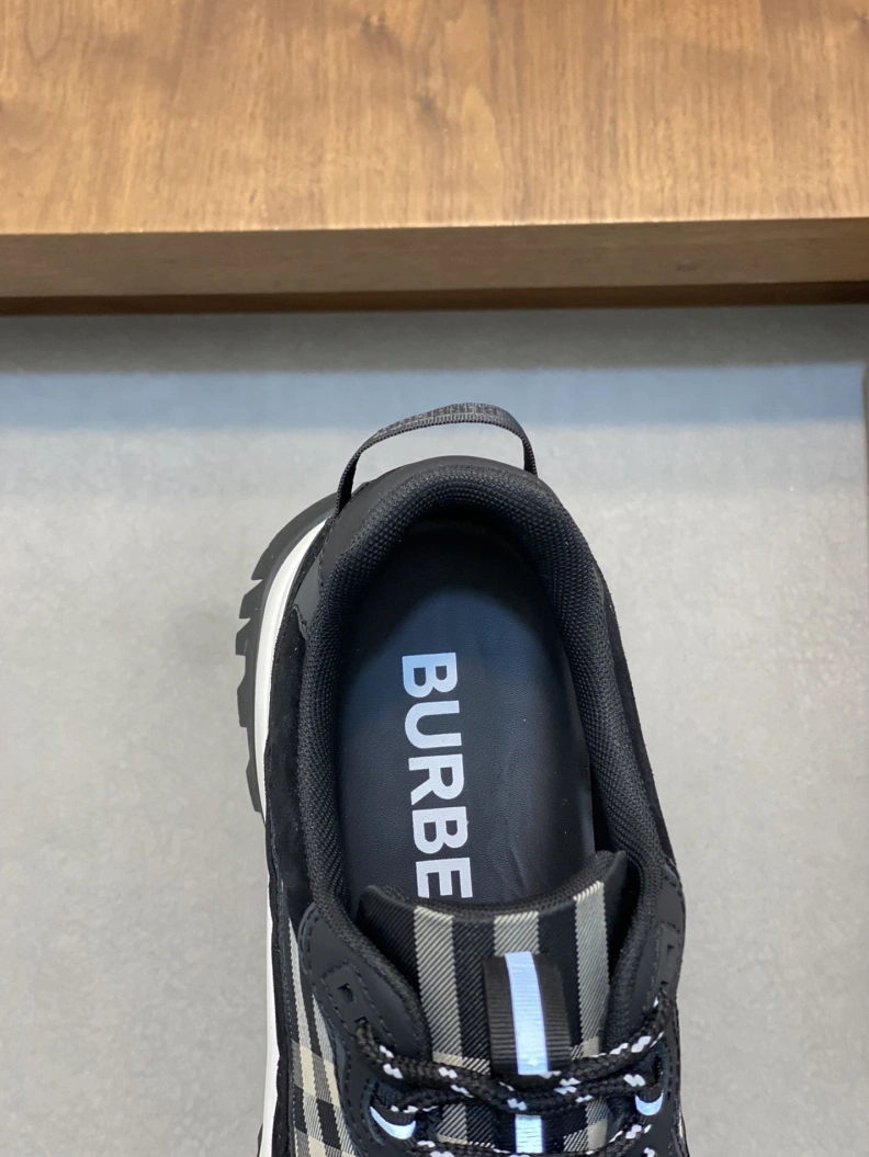 Trendsetting Bxrbxrry Sneakers 114534