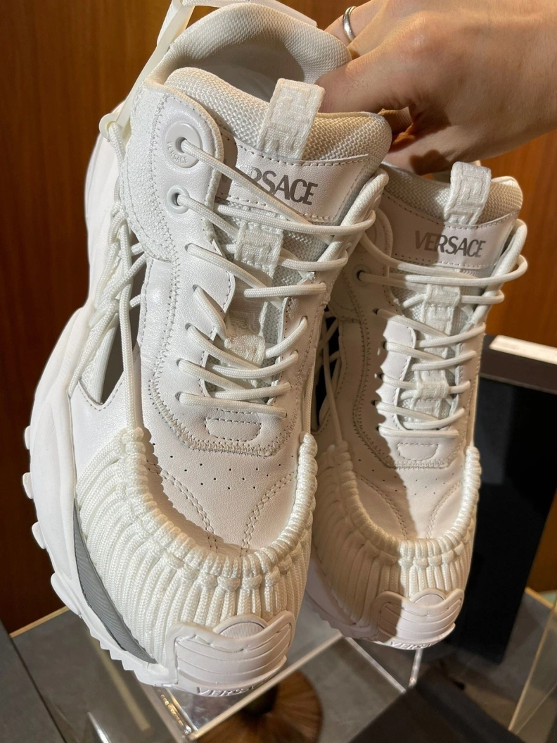 Bold Gxvxnchy Sneakers 152397