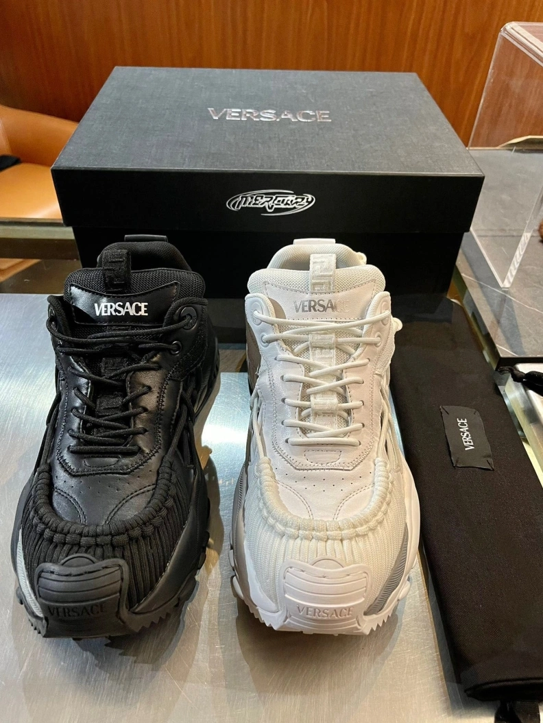 Bold Gxvxnchy Sneakers 152397