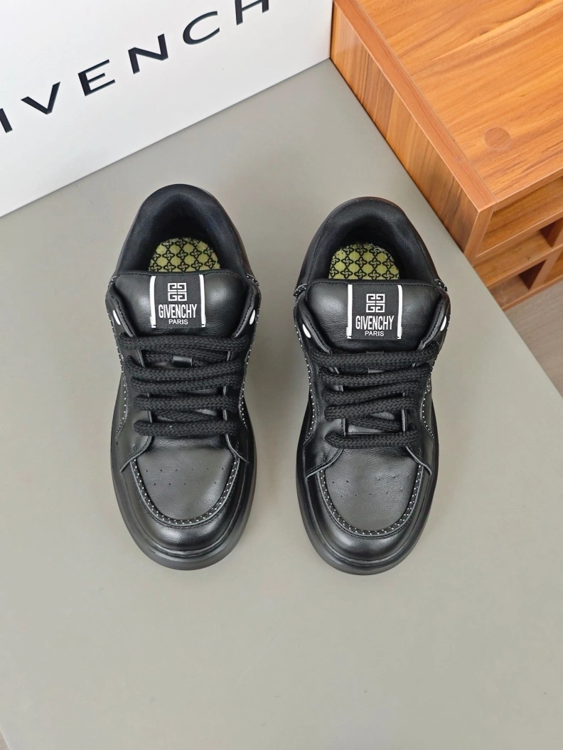 Timeless Gxvxnchy Sneakers 152395