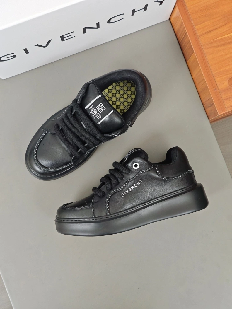 Timeless Gxvxnchy Sneakers 152395