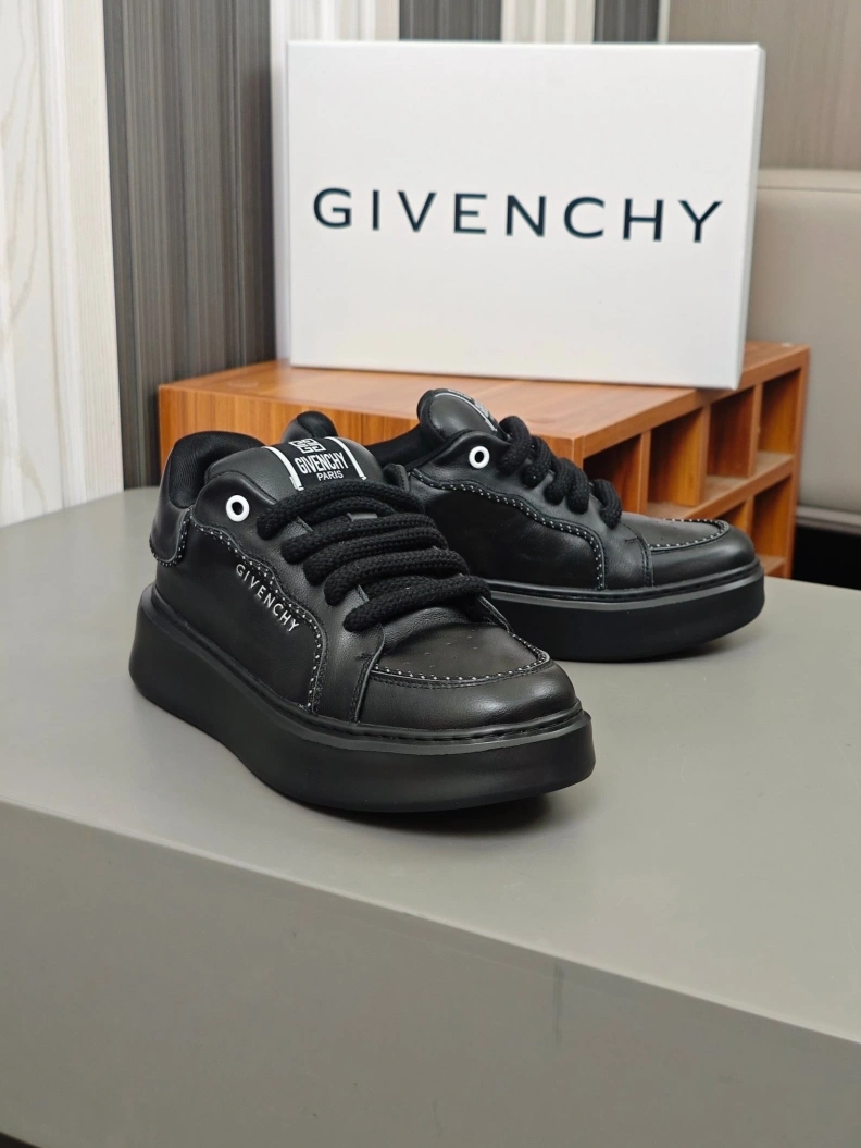 Timeless Gxvxnchy Sneakers 152395