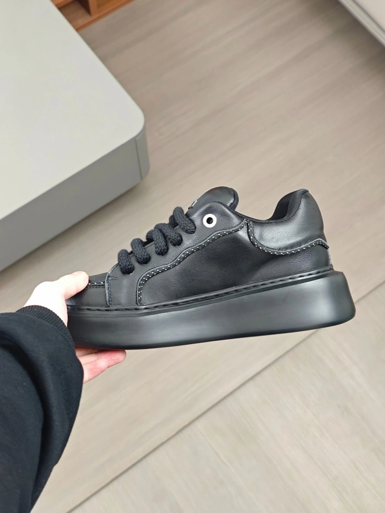 Timeless Gxvxnchy Sneakers 152395