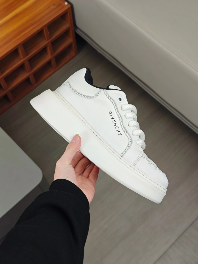 Gxvxnchy Sneakers Practical 152393
