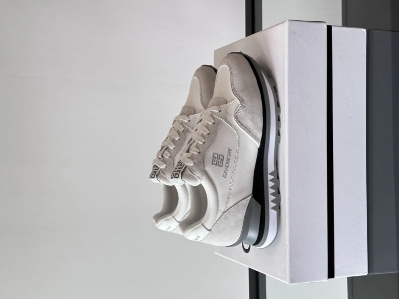 Flexible Gxvxnchy Sneakers 152391