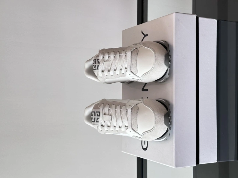 Flexible Gxvxnchy Sneakers 152391