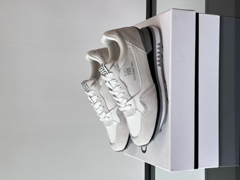 Flexible Gxvxnchy Sneakers 152391