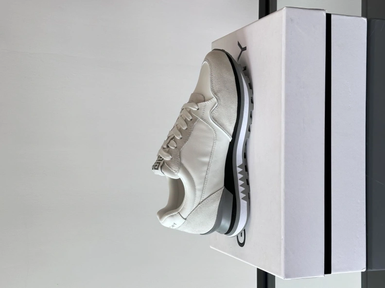 Flexible Gxvxnchy Sneakers 152391