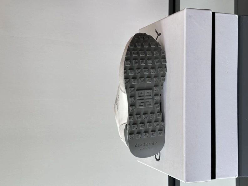 Flexible Gxvxnchy Sneakers 152391