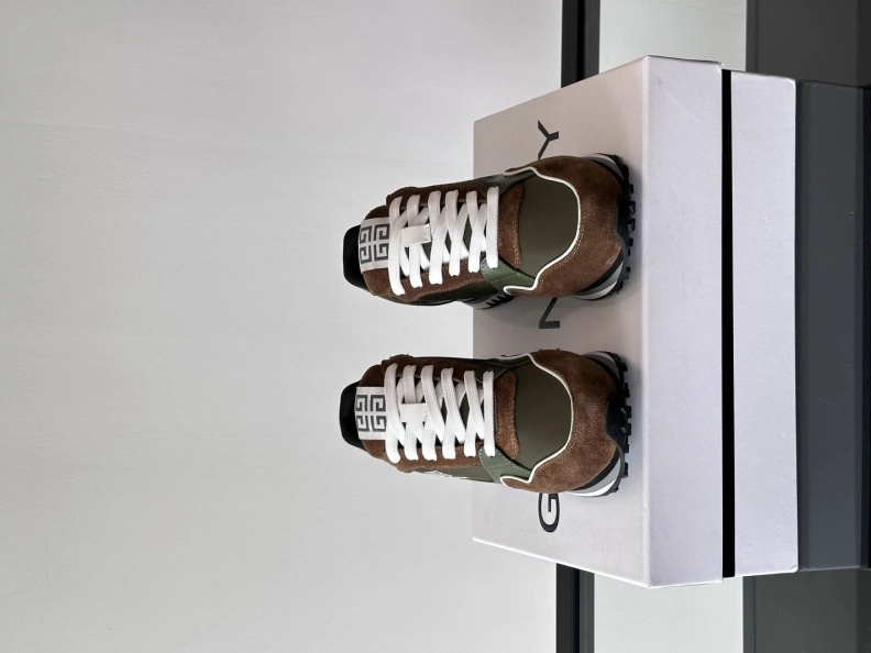 Gxvxnchy Sneakers Compact 152392