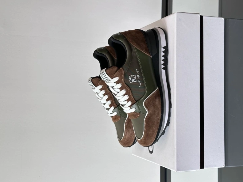Gxvxnchy Sneakers Compact 152392
