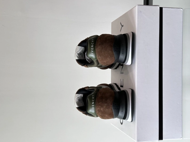 Gxvxnchy Sneakers Compact 152392