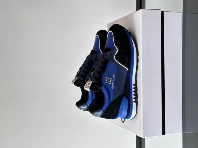 Gxvxnchy Sneakers WellDesigned 152387