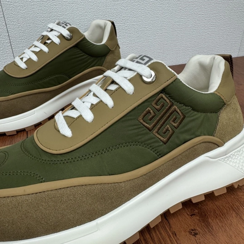 Gxvxnchy Sneakers Affordable 151989