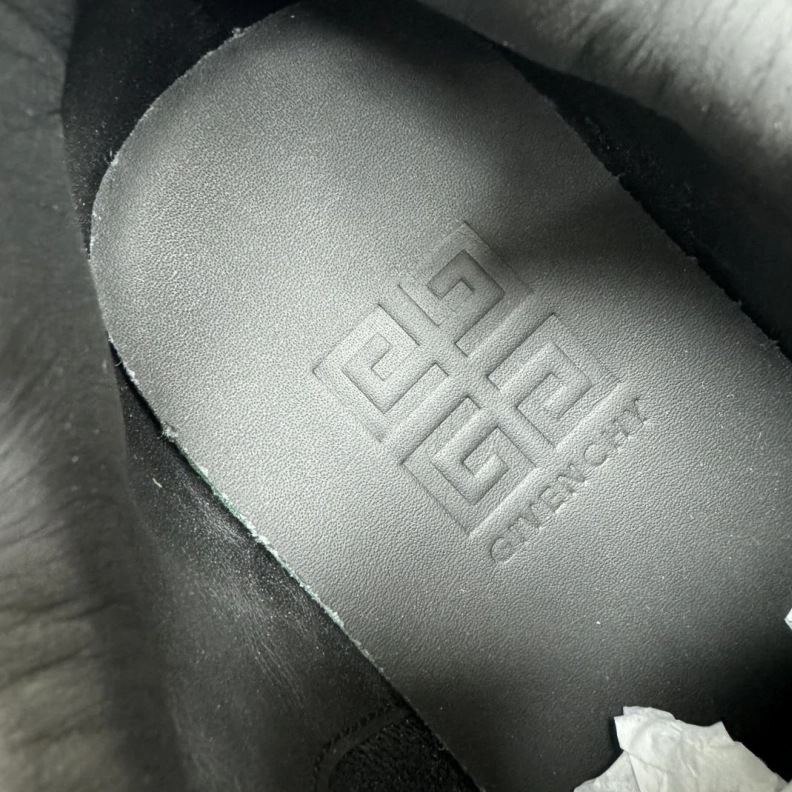 Popular Gxvxnchy Sneakers 151992