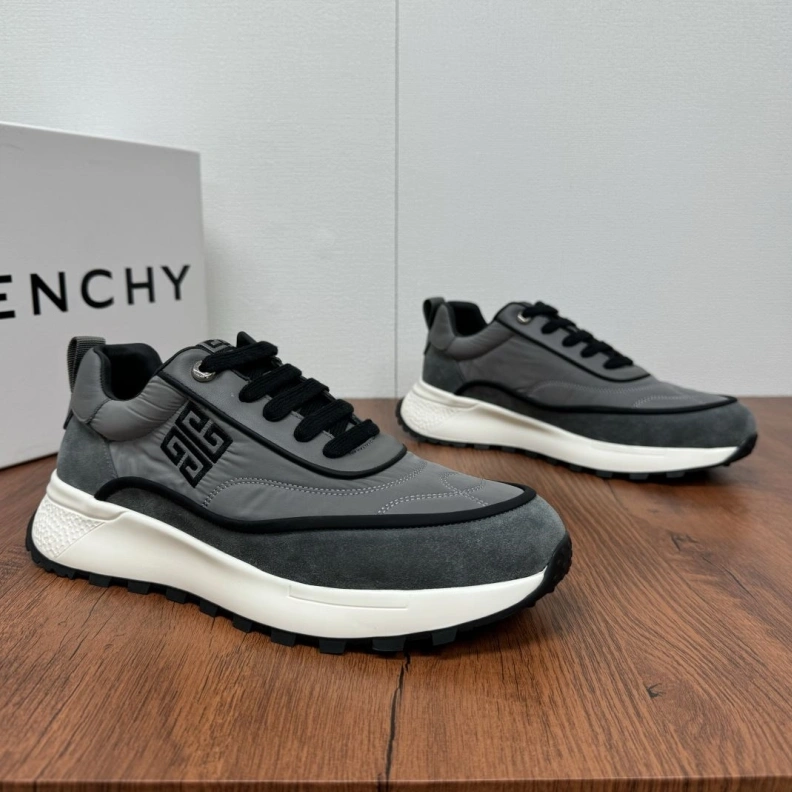 Classic Gxvxnchy Sneakers 151965