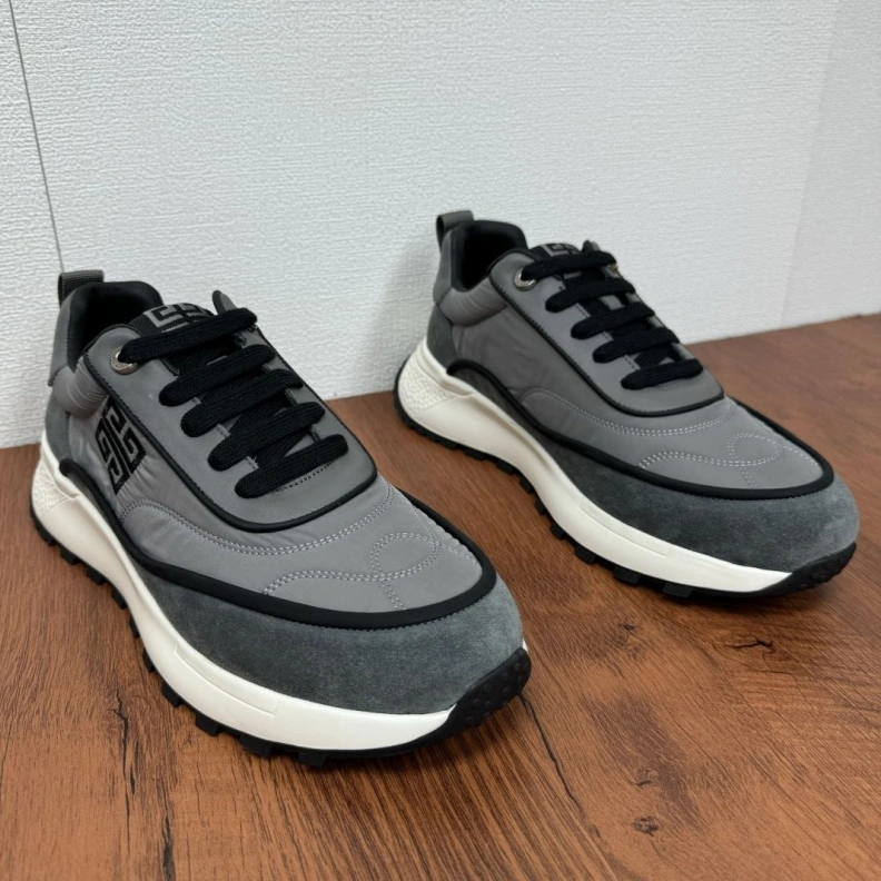 Classic Gxvxnchy Sneakers 151965
