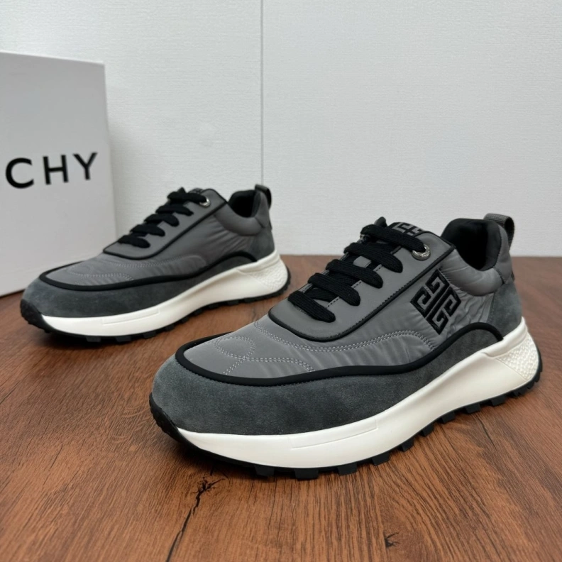 Classic Gxvxnchy Sneakers 151965