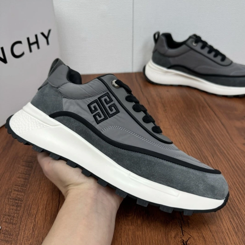 Classic Gxvxnchy Sneakers 151965