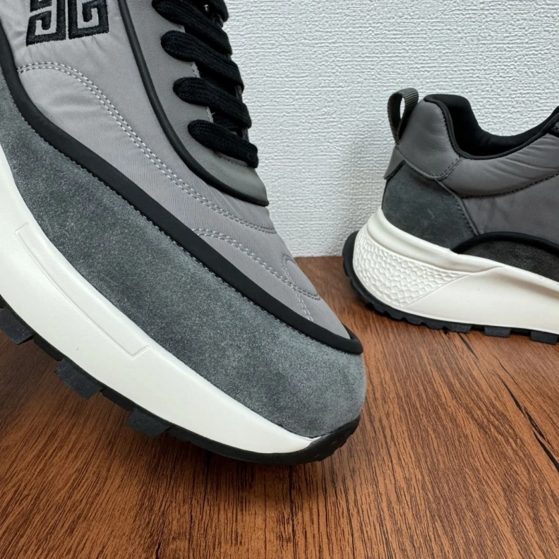 Classic Gxvxnchy Sneakers 151965