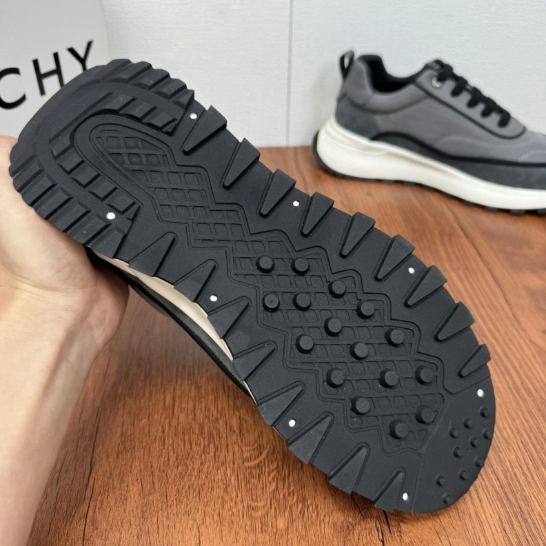 Classic Gxvxnchy Sneakers 151965