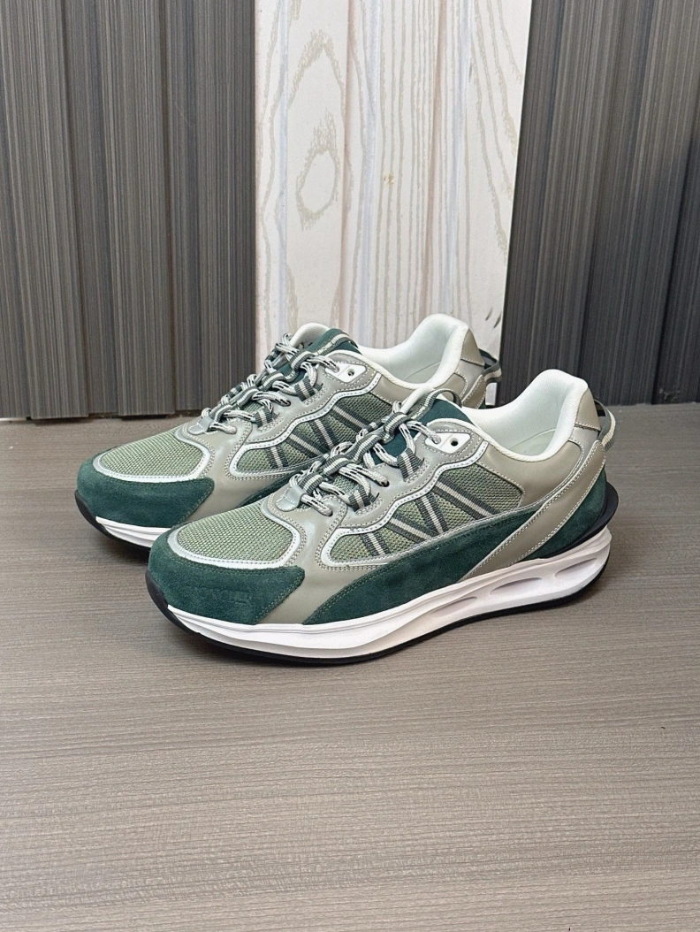 Trendsetting Mxnclxr Sneakers 197228
