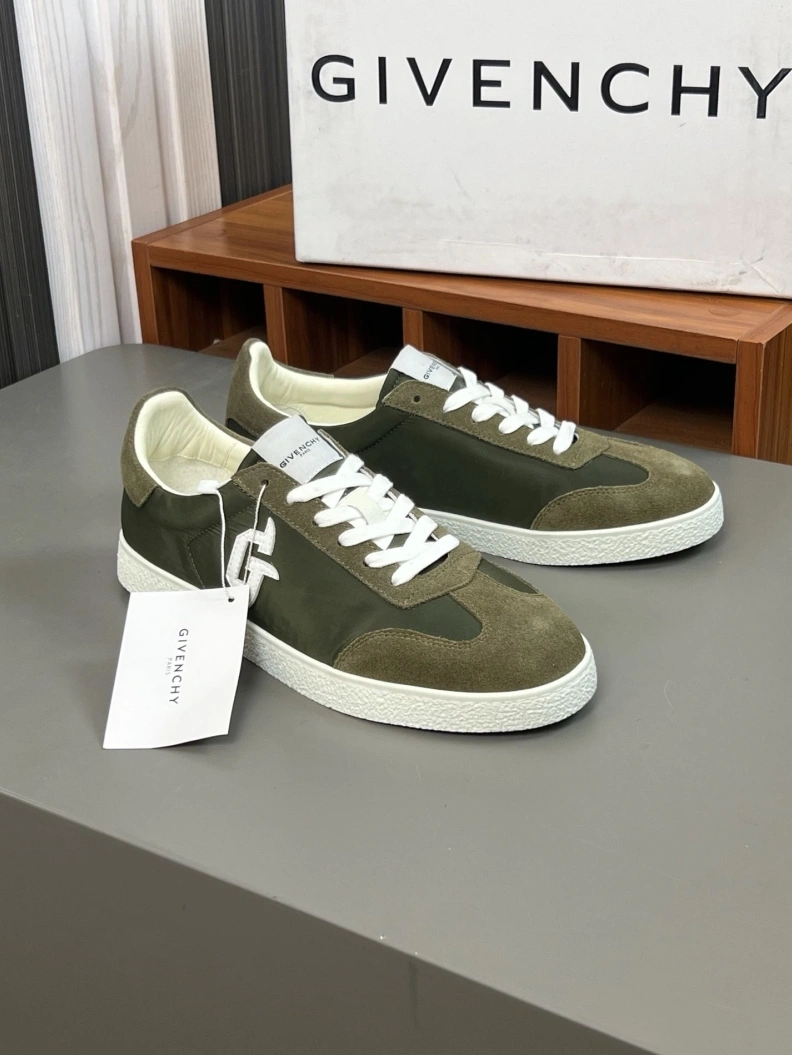 Gxvxnchy Sneakers Modern 151977