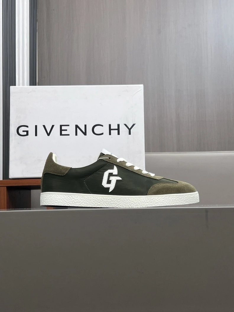 Gxvxnchy Sneakers Modern 151977