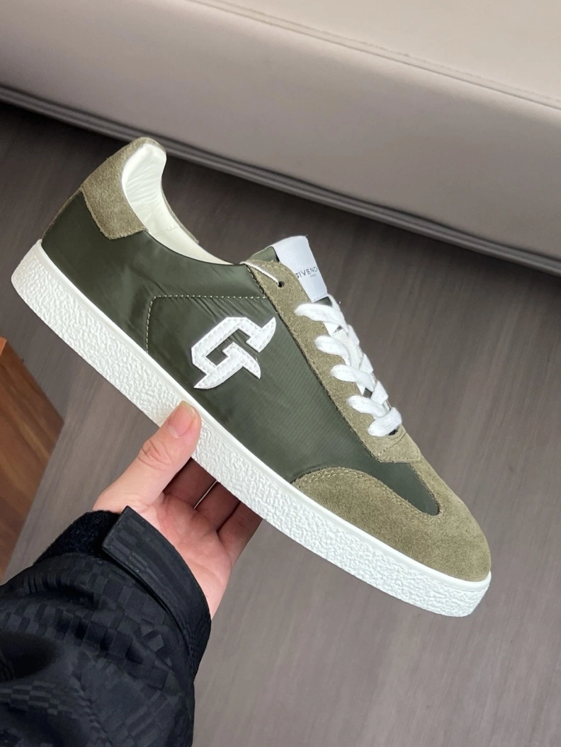 Gxvxnchy Sneakers Modern 151977