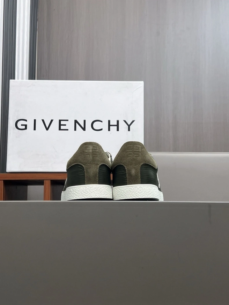 Gxvxnchy Sneakers Modern 151977