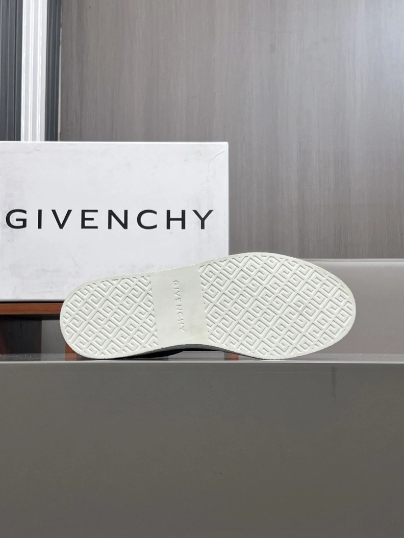 Gxvxnchy Sneakers Modern 151977