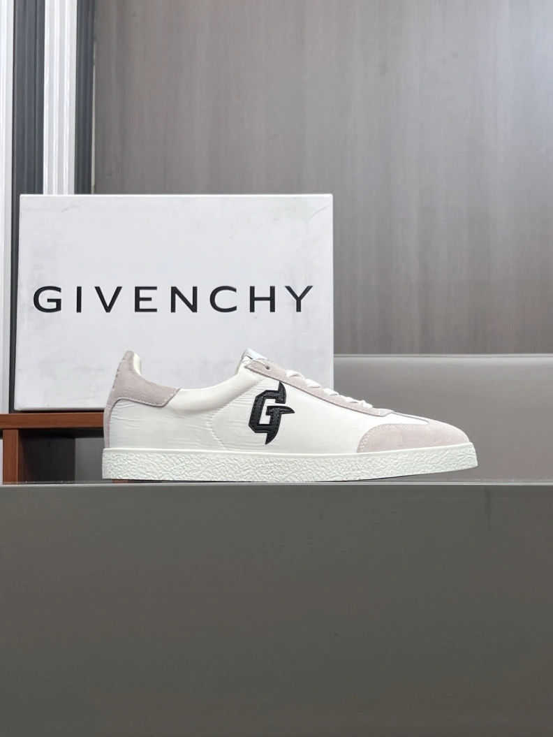 Lightweight Gxvxnchy Sneakers 151973