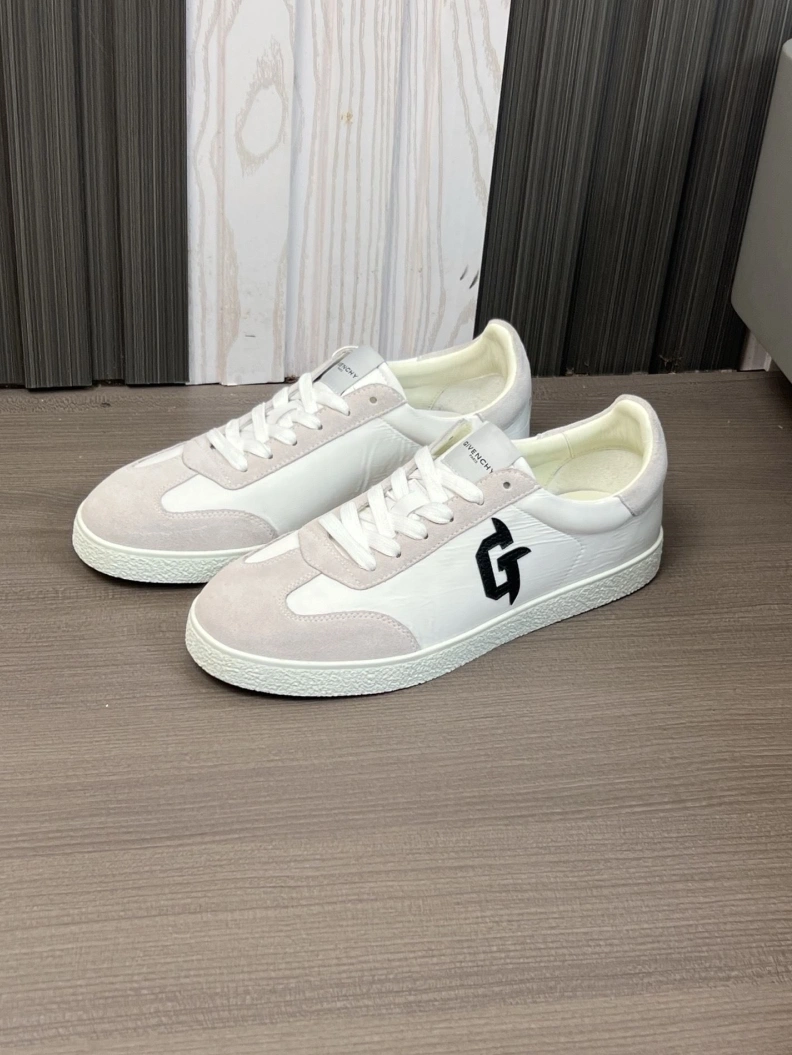 Lightweight Gxvxnchy Sneakers 151973
