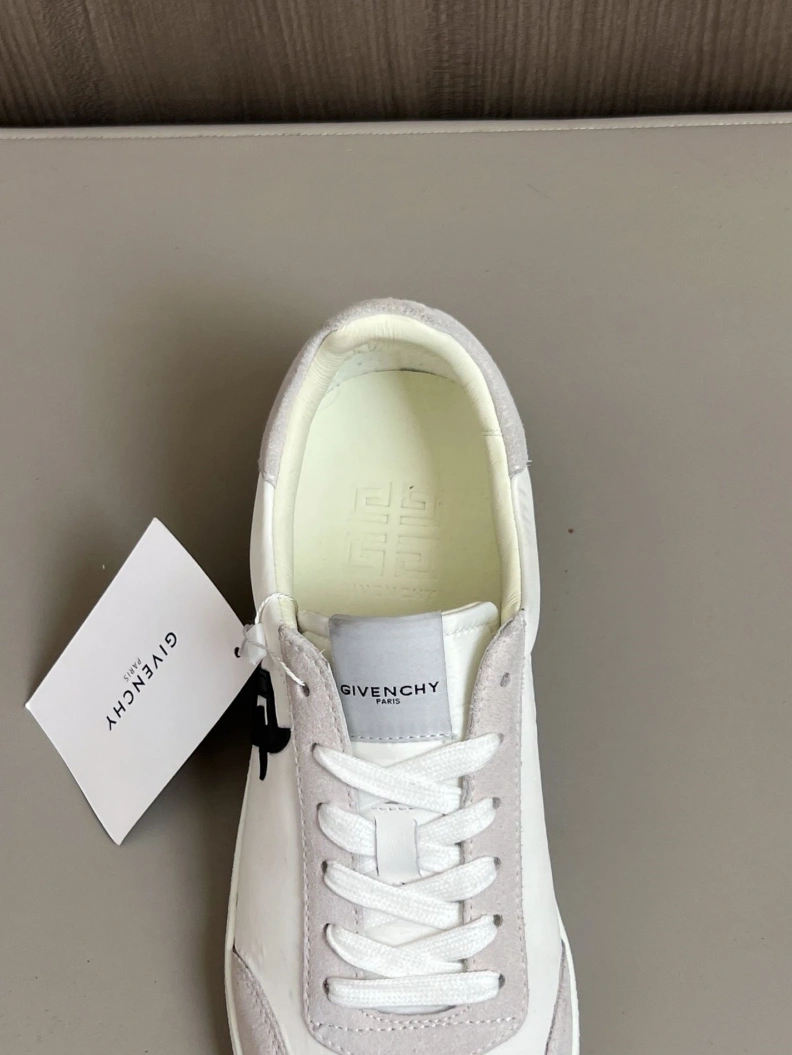 Lightweight Gxvxnchy Sneakers 151973