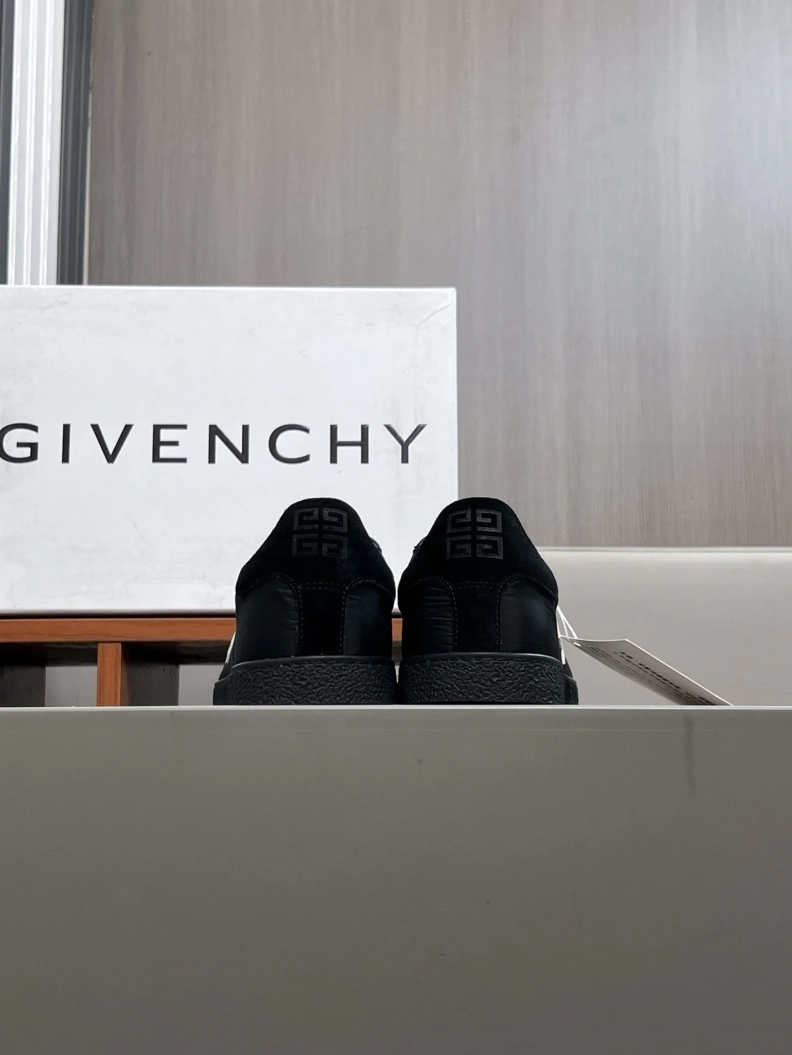 Gxvxnchy Sneakers Flexible 151993