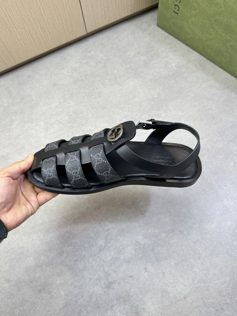 Elegant Gxccx Sandals 155319