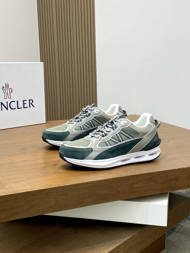 Minimalist Mxnclxr Sneakers 197216