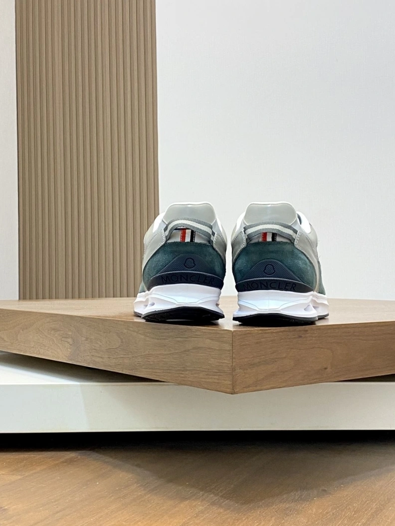 Minimalist Mxnclxr Sneakers 197216