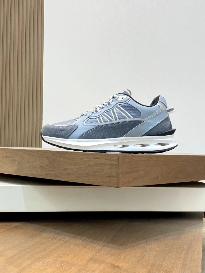 Sleek Mxnclxr Sneakers 197219
