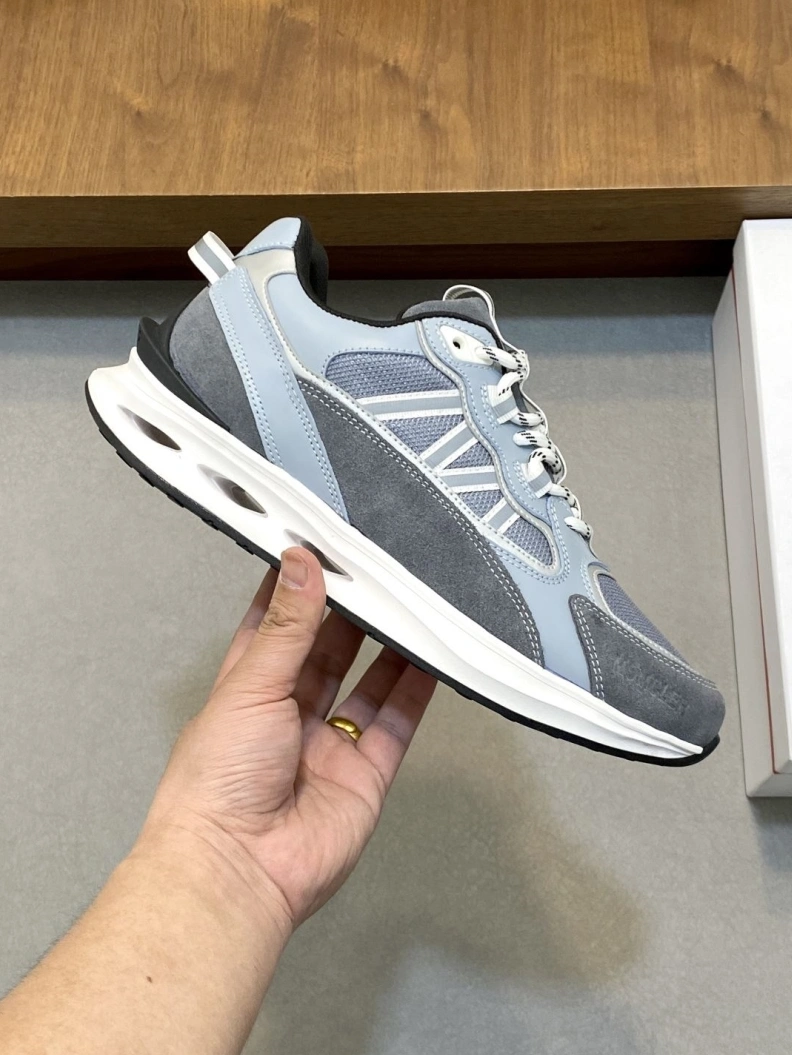 Sleek Mxnclxr Sneakers 197219
