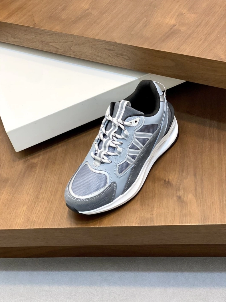 Sleek Mxnclxr Sneakers 197219