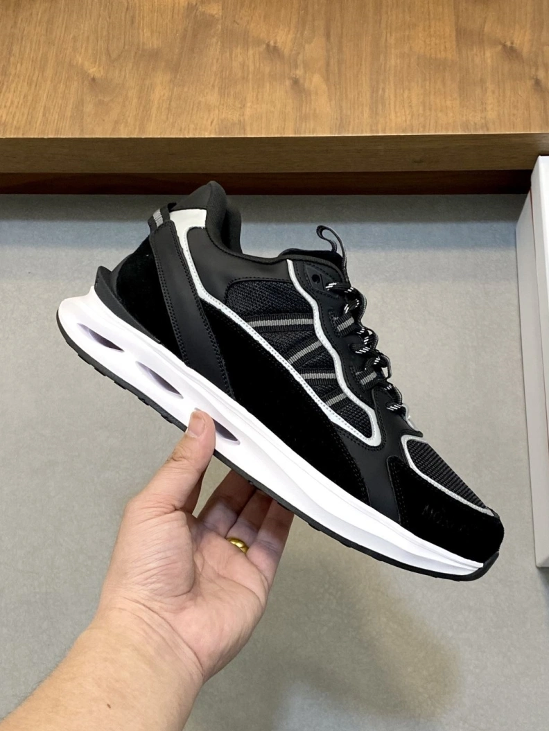 GoAnywhere Mxnclxr Sneakers 197213