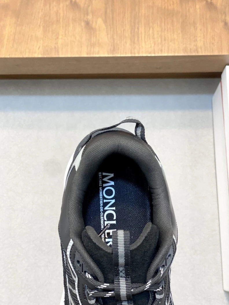 GoAnywhere Mxnclxr Sneakers 197213