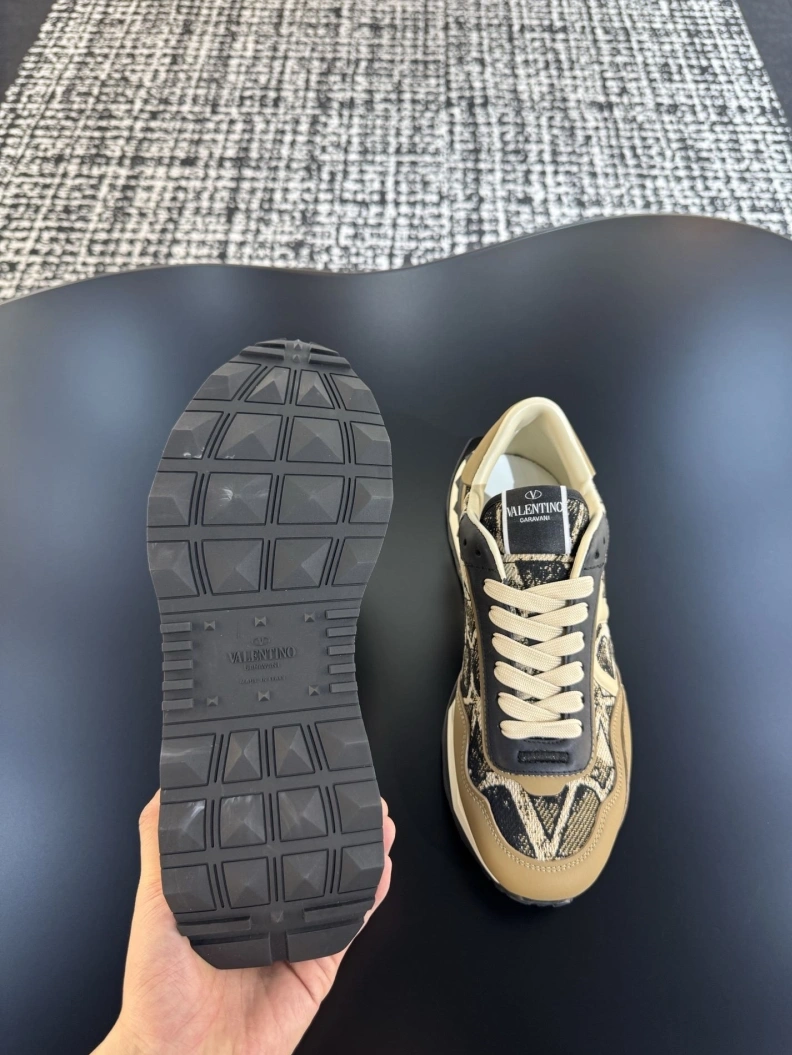 Gxvxnchy Sneakers EasyMatch 151983